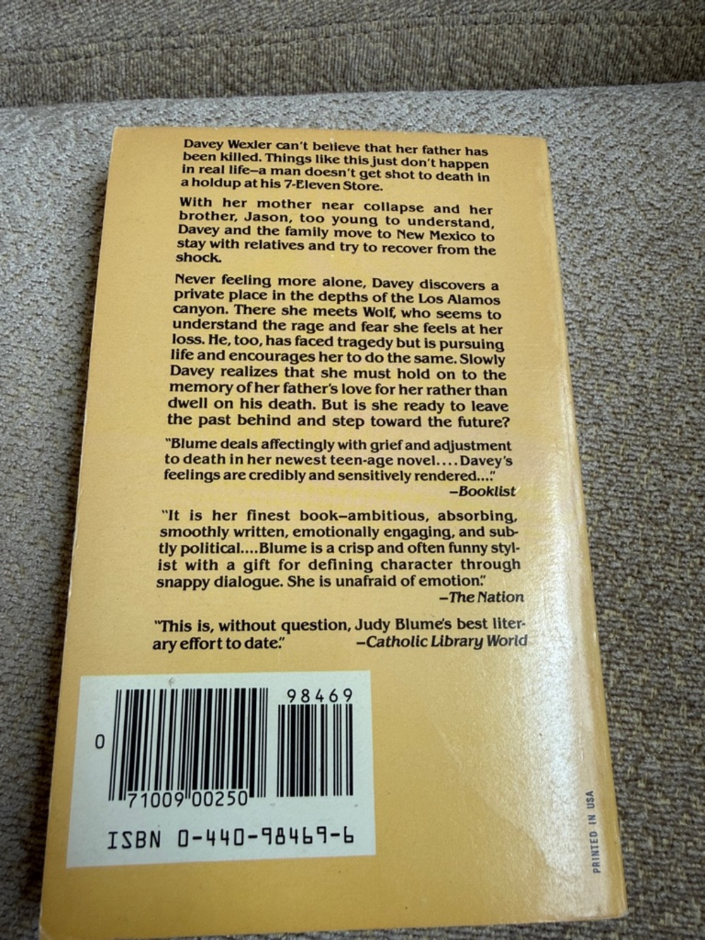 Vintage Judy Blume, Tiger Eyes Paperback, copyright 1981, printed 1982 - Picture 3 of 6